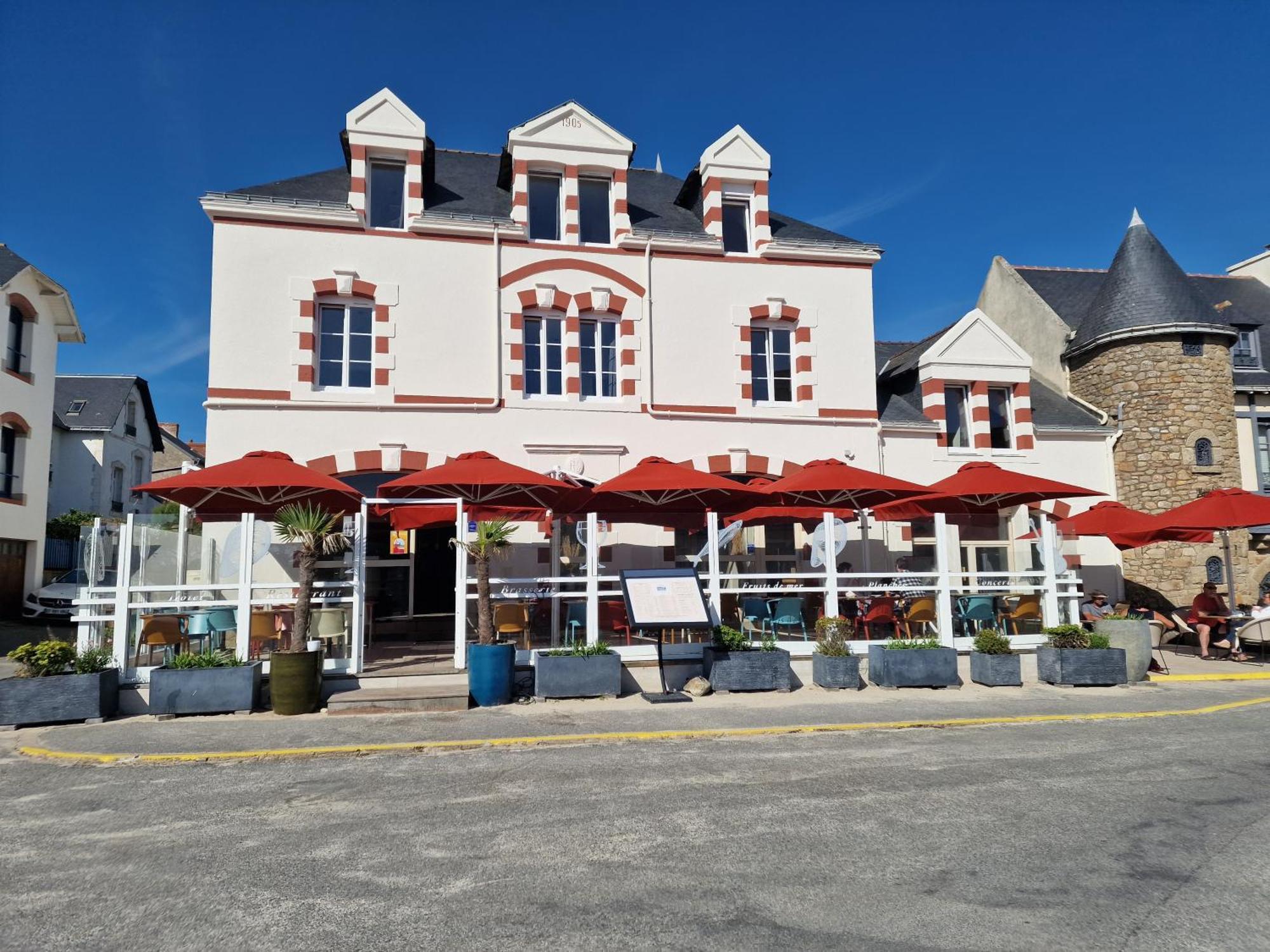 Hotel De La 3*